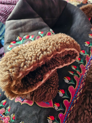 VINTAGE - AFGHAN VINTAGE LEATHER EMBROIDED PATCHED SHEEPSKIN FUR TRIM