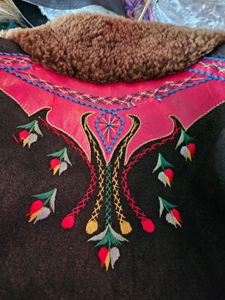 VINTAGE - AFGHAN VINTAGE LEATHER EMBROIDED PATCHED SHEEPSKIN FUR TRIM